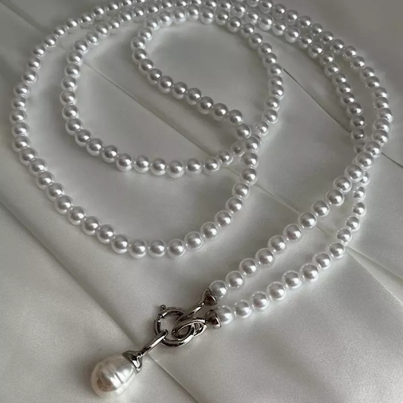 Jewelry - Elegant Multiple way Silver Faux Pearl Necklace